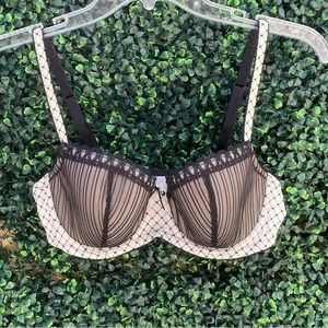 Beautiful, classic brand new black and white bra, worn once